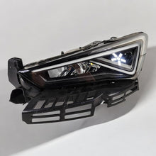Laden Sie das Bild in den Galerie-Viewer, Frontscheinwerfer Seat Tarraco 5FJ941007K Links Scheinwerfer Headlight