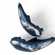 Laden Sie das Bild in den Galerie-Viewer, Frontscheinwerfer Kia Sportage 92102-F1110 Xenon Rechts Scheinwerfer Headlight SCH6691703026qi