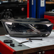 Laden Sie das Bild in den Galerie-Viewer, Frontscheinwerfer Skoda Octavia IV 5E4941016A Rechts Scheinwerfer Headlight SCH1890821186ut