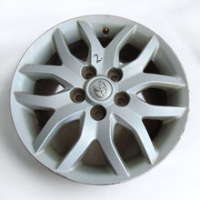 Laden Sie das Bild in den Galerie-Viewer, 1x Alufelge 16 Zoll 6.5&quot; 5x114.3 45ET Silber PZ474-E067D-Z Toyota Auris