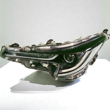 Load image into Gallery viewer, Frontscheinwerfer Toyota Corolla 81150-02S70 Full LED Links Headlight SCH7344872390aa
