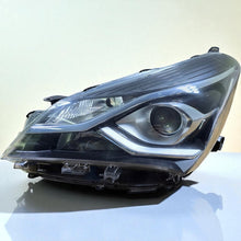 Load image into Gallery viewer, Frontscheinwerfer Toyota Yaris Links Scheinwerfer Headlight SCH1619677304tp