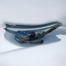 Laden Sie das Bild in den Galerie-Viewer, Frontscheinwerfer Toyota C-Hr 81150-YP280 Links Scheinwerfer Headlight SCH1746075263fr