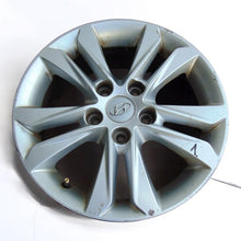 Laden Sie das Bild in den Galerie-Viewer, 1x Alufelge 16 Zoll 6.5&quot; 5x114.3 45ET Silber PZ474-E067D-Z Toyota Auris