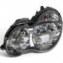Laden Sie das Bild in den Galerie-Viewer, Frontscheinwerfer Mercedes-Benz W203 A2038201159 Links Scheinwerfer Headlight SCH6745109954nn