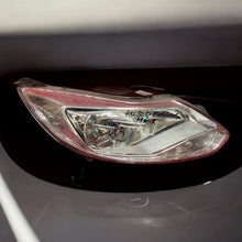 Load image into Gallery viewer, Frontscheinwerfer Ford Focus BM51-13W029-AK Rechts Scheinwerfer Headlight SCH3090528987xa