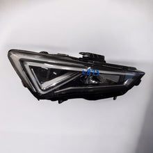 Laden Sie das Bild in den Galerie-Viewer, Frontscheinwerfer Seat Leon Rechts Scheinwerfer Headlight