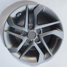 Load image into Gallery viewer, 1x Alufelge 16 Zoll 6.5&quot; 5x114.3 45ET Glanz Silber 52910-D7110 Hyundai Rim Wheel