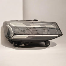 Laden Sie das Bild in den Galerie-Viewer, Frontscheinwerfer Audi Q2 81A941036 Rechts Scheinwerfer Headlight