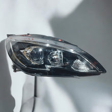 Laden Sie das Bild in den Galerie-Viewer, Frontscheinwerfer Peugeot 308 9816990580-00 Rechts Scheinwerfer Headlight SCH9369336786lg