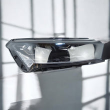 Laden Sie das Bild in den Galerie-Viewer, Frontscheinwerfer Skoda Enyaq IV 5LB941016A Rechts Scheinwerfer Headlight