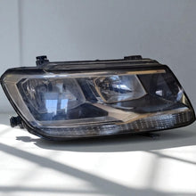 Laden Sie das Bild in den Galerie-Viewer, Frontscheinwerfer VW Tiguan 5NB941006B Rechts Scheinwerfer Headlight