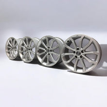 Laden Sie das Bild in den Galerie-Viewer, 4x Alufelge 18 Zoll 8.0&quot; 5x112 40ET Glanz Silber 8W0601025 Audi A4 B9 Rim Wheel