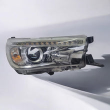 Laden Sie das Bild in den Galerie-Viewer, Frontscheinwerfer Toyota Hilux VIII MKE174 Rechts Scheinwerfer Headlight SCH2279865543ty