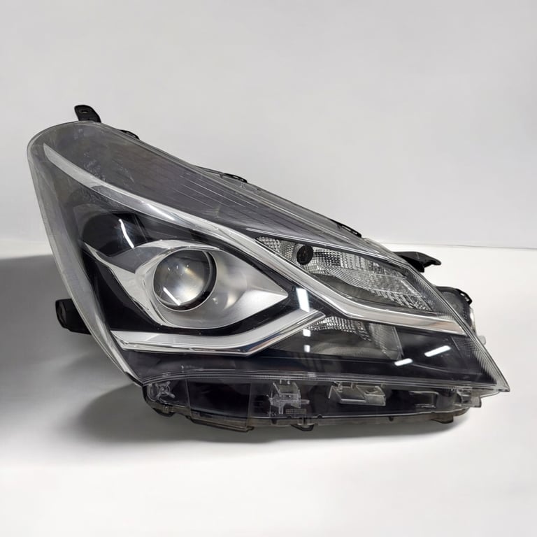 Frontscheinwerfer Toyota Yaris LED Rechts Scheinwerfer Headlight