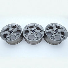 Laden Sie das Bild in den Galerie-Viewer, 1x Alufelge 15 Zoll 6.0&quot; 4x108 47 5ET Ford Fiesta Rim Wheel