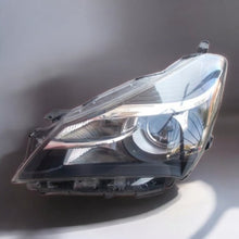 Load image into Gallery viewer, Frontscheinwerfer Toyota Yaris Links Scheinwerfer Headlight