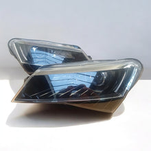 Laden Sie das Bild in den Galerie-Viewer, Frontscheinwerfer Skoda Superb III 3V1941015A 3V1941016A Rechts oder Links
