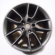 Laden Sie das Bild in den Galerie-Viewer, 1x Alufelge 18 Zoll 7.5&quot; 5x112 51ET Glanz 5EO601025 Mg Rim Wheel