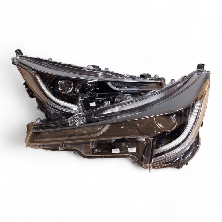 Frontscheinwerfer Toyota Corolla 450982 L331819 450983 L331832 LED Ein Satz