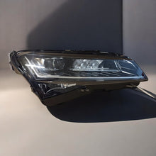 Load image into Gallery viewer, Frontscheinwerfer Skoda Superb III 3V1941016D Ein Stück (Rechts oder Links)