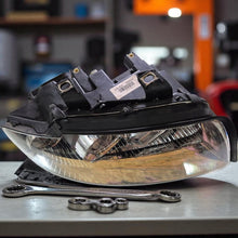 Laden Sie das Bild in den Galerie-Viewer, Frontscheinwerfer Audi A4 B6 89310249 Xenon Rechts Scheinwerfer Headlight