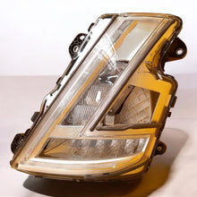 Load image into Gallery viewer, Frontscheinwerfer Volvo 24056508 11034210002 LED Links Scheinwerfer Headlight SCH9656722424lh