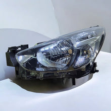 Laden Sie das Bild in den Galerie-Viewer, Frontscheinwerfer Mazda 2 DB5J-51040 Links Scheinwerfer Headlight