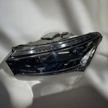 Laden Sie das Bild in den Galerie-Viewer, Frontscheinwerfer Skoda Enyaq 5LB941015G Links Scheinwerfer Headlight