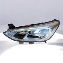 Laden Sie das Bild in den Galerie-Viewer, Frontscheinwerfer Ford Focus JX7B-13W030-AC Links Scheinwerfer Headlight