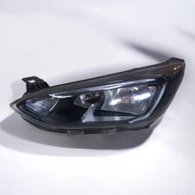 Laden Sie das Bild in den Galerie-Viewer, Frontscheinwerfer Ford Focus JX7B-13W030-CE Links Scheinwerfer Headlight