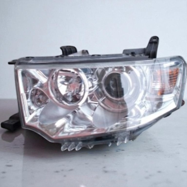 Frontscheinwerfer Mitsubishi Pajero Sport 8301A877 Links Scheinwerfer Headlight