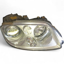 Laden Sie das Bild in den Galerie-Viewer, Frontscheinwerfer VW Touran 1T0941031F Xenon Ein Stück (Rechts oder Links)