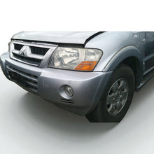 Laden Sie das Bild in den Galerie-Viewer, Frontscheinwerfer Mitsubishi Pajero III OE222333 Ein Stück (Rechts oder Links)