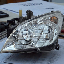 Laden Sie das Bild in den Galerie-Viewer, Frontscheinwerfer Opel Astra H 1EG270370-41 Ein Stück (Rechts oder Links) SCH2846441623ws