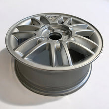 Laden Sie das Bild in den Galerie-Viewer, 1x Alufelge 15 Zoll 6.0&quot; 4x100 50ET 403001822R Renault Koleos Arkana Rim Wheel