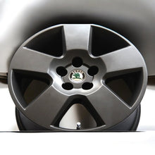 Laden Sie das Bild in den Galerie-Viewer, 1x Alufelge 17 Zoll 7.5&quot; 5x112 37ET Graphit 3U0601025 Skoda Superb Rim Wheel