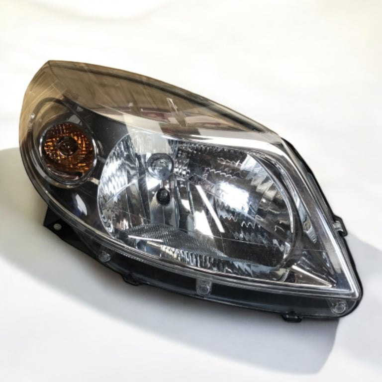 Frontscheinwerfer Dacia Sandero 8200733877 Rechts Scheinwerfer Headlight