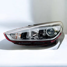 Laden Sie das Bild in den Galerie-Viewer, Frontscheinwerfer Hyundai I30 III 92101-G4020 Links Scheinwerfer Headlight