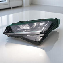 Laden Sie das Bild in den Galerie-Viewer, Frontscheinwerfer Skoda Superb III 3V1941015E Links Scheinwerfer Headlight