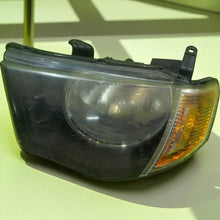 Laden Sie das Bild in den Galerie-Viewer, Frontscheinwerfer Mitsubishi L200 Links Scheinwerfer Headlight