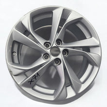 Laden Sie das Bild in den Galerie-Viewer, 1x Alufelge 17 Zoll 7.5&quot; 5x105 44ET Glanz Silber 13409657 OP114 Opel Astra