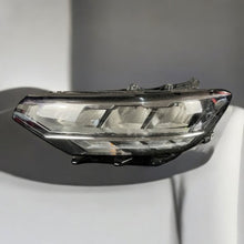 Laden Sie das Bild in den Galerie-Viewer, Frontscheinwerfer VW Passat B8 3G1941035P Links Scheinwerfer Headlight