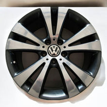 Load image into Gallery viewer, 1x Alufelge 18 Zoll 8.0&quot; 5x112 44ET Glanz Graphit 3C0601025 Mg Passat Rim Wheel