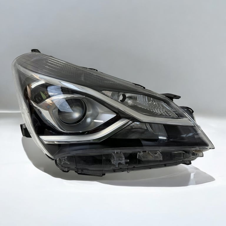 Frontscheinwerfer Toyota Yaris LED Rechts Scheinwerfer Headlight SCH6308543191bb