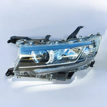 Laden Sie das Bild in den Galerie-Viewer, Frontscheinwerfer Toyota Land Cruiser 85661 Links Scheinwerfer Headlight