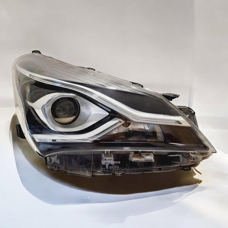 Frontscheinwerfer Toyota Yaris LED Rechts Scheinwerfer Headlight