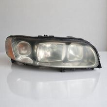 Laden Sie das Bild in den Galerie-Viewer, Frontscheinwerfer Volvo V70 II 30698836 Rechts Scheinwerfer Headlight SCH1634598852zi