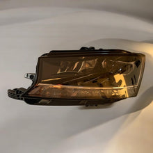 Laden Sie das Bild in den Galerie-Viewer, Frontscheinwerfer Skoda Fabia III 6V1941015F Full LED Links Headlight