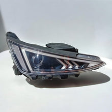 Laden Sie das Bild in den Galerie-Viewer, Frontscheinwerfer Hyundai Elantra 92102F2 92102F2600 Rechts Headlight